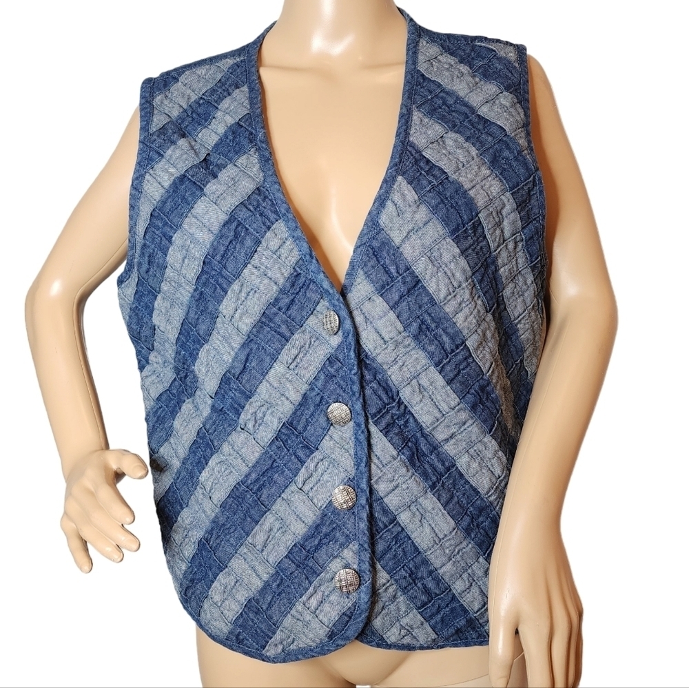 Orvis Denim textured 2-toned‎ button front vest. Women's size Large.